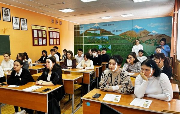 Специалисты филиала ФГБУ ЦЛАТИ по Астраханской области провели экологический урок для школьников